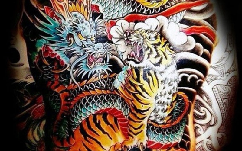 Hình xăm con hổ với rồng